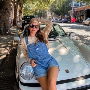 Levi’s premium denim overalls. Worn twice. Size m.